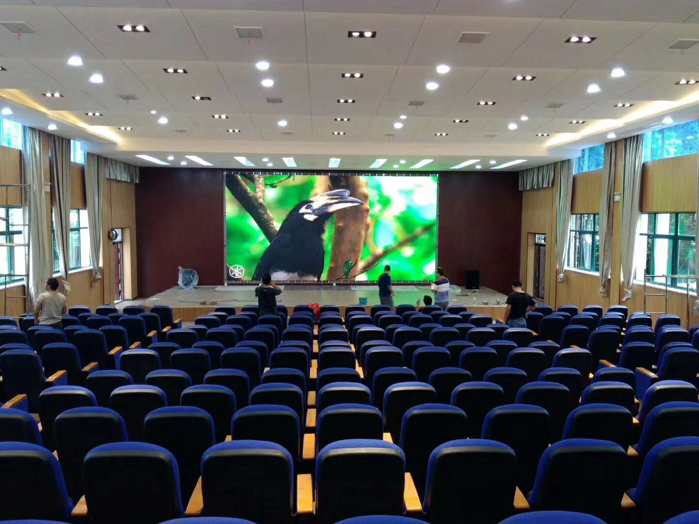 湖北省荆门市沙洋县中学p4室内全彩LED显示屏(图1)