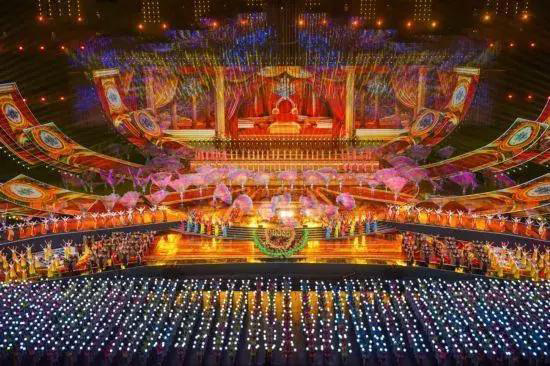720°舞美设计国内首亮相 文体产业发展给LED显示(图4) 720°舞美设计国内首亮相 文体产业发展给LED显示(图4)